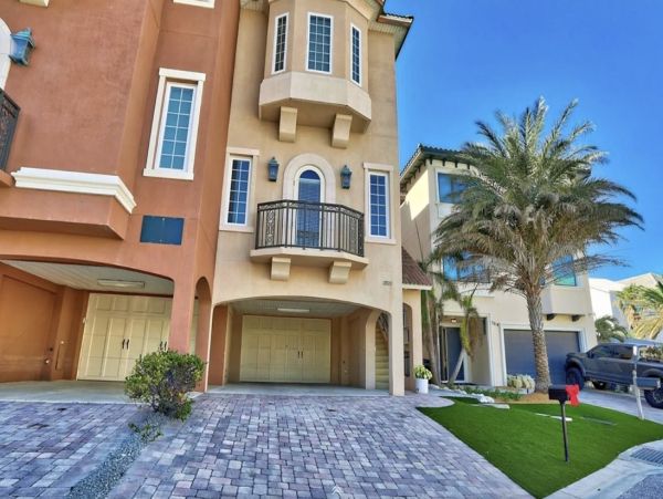 Redington Shores Townhome Gulf-Front!